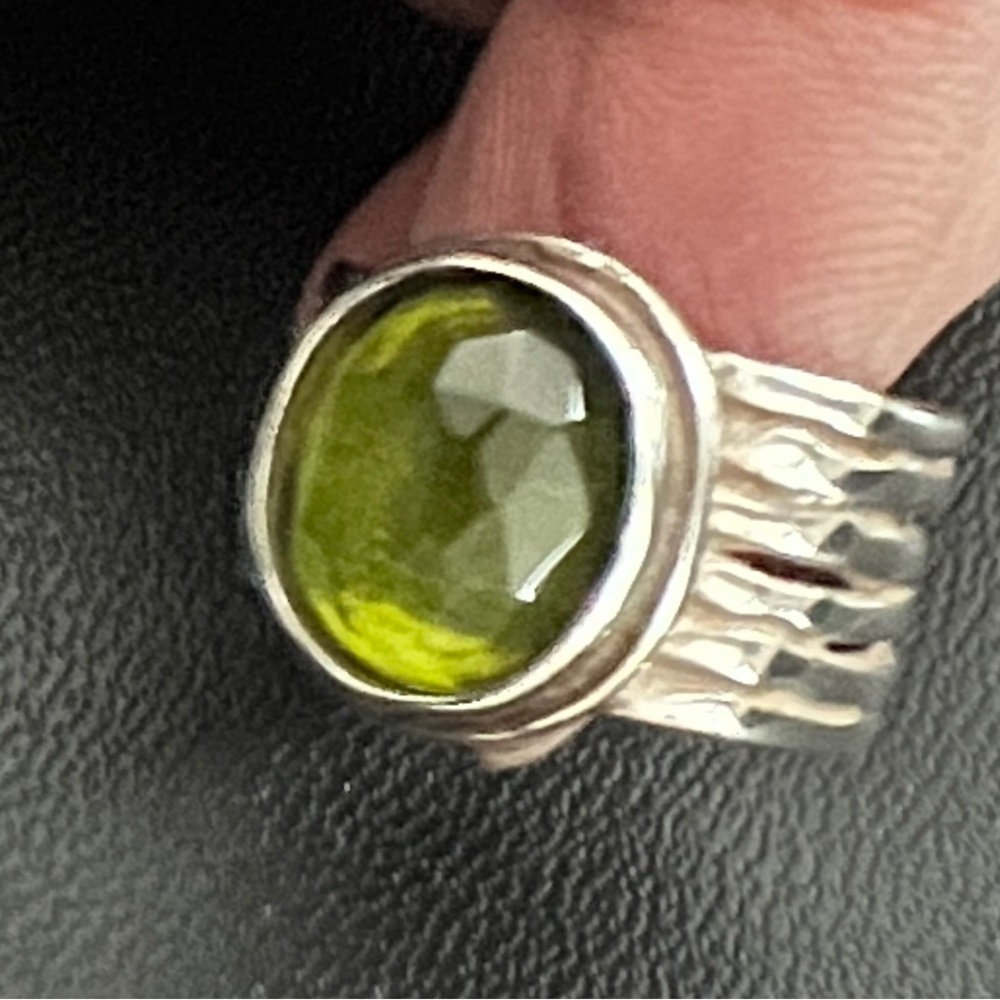 Silpada Silver Ring with Vibrant Green Stone - Picture 2 of 7